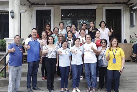OFWs get OWWA aid amid pandemic .